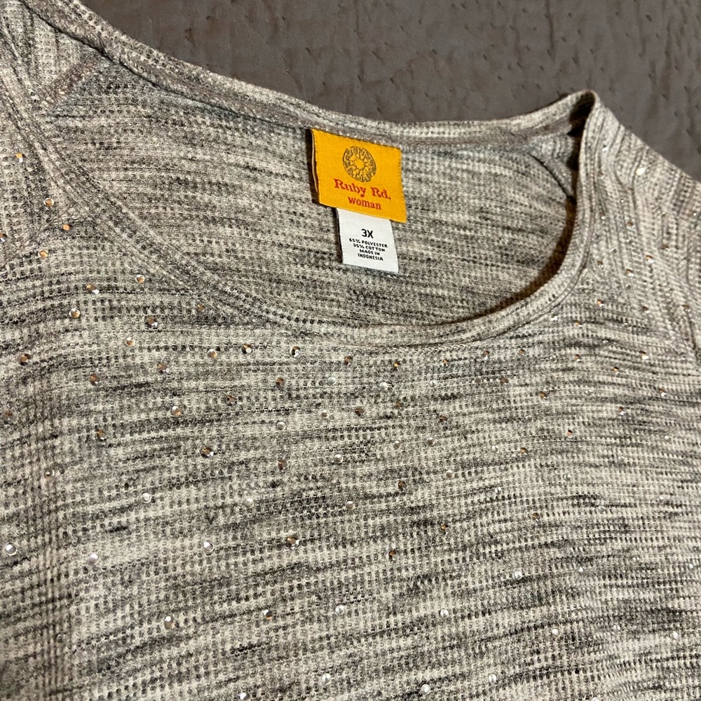 Gray long sleeved top - Picture 6 of 7